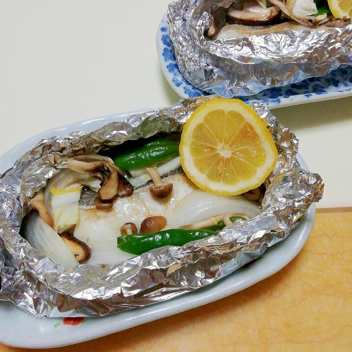 バター風味のたらと野菜ときのこのホイル焼き